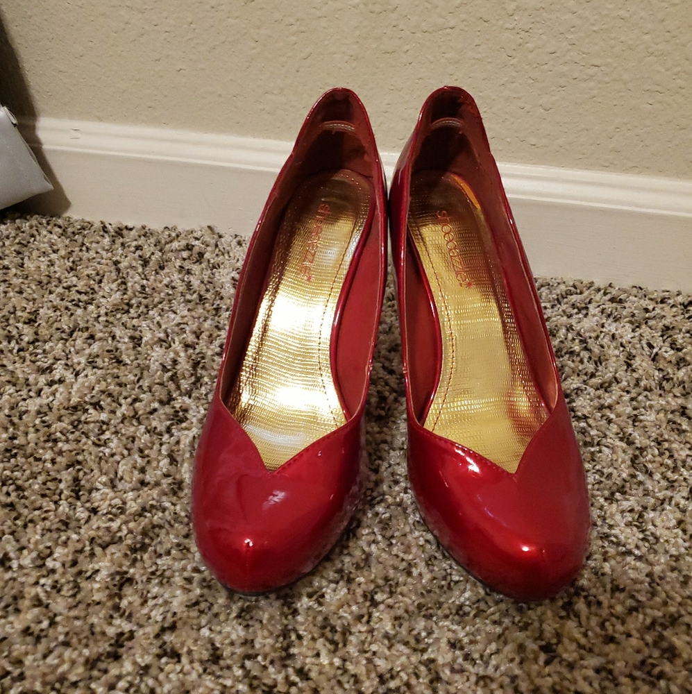 Shoedazzle Wynn Red Heels
